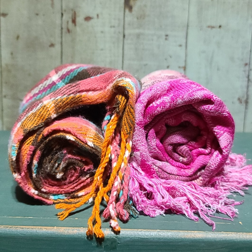 Bundle of two scarves
